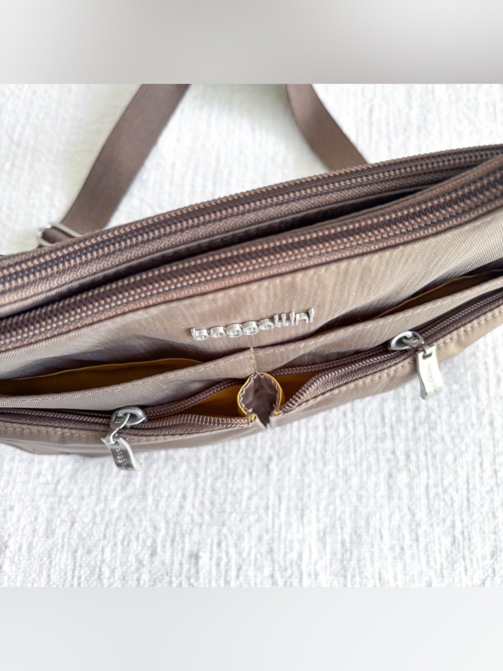 Baggallini cross over crossbody. - Picture 14 of 16